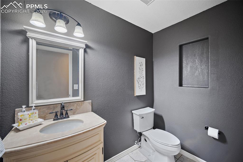 Image 22 of 45: Bathroom