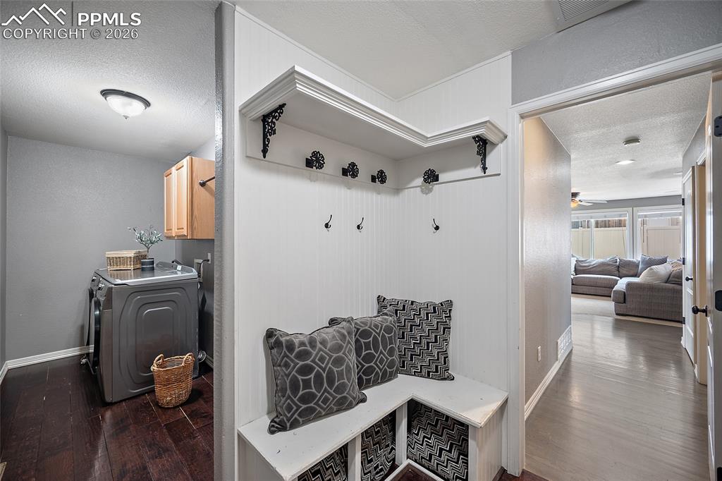 Image 23 of 45: Mud Room