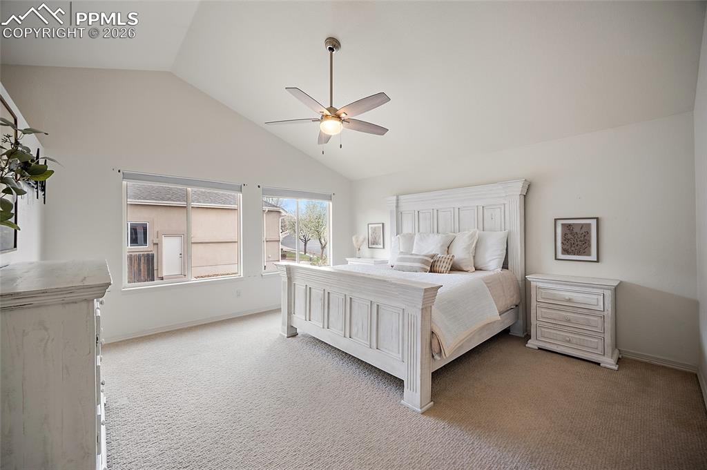 Image 26 of 45: Bedroom