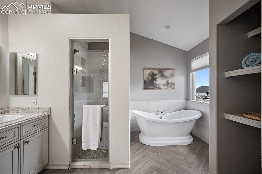 Image 30 of 45: Bathroom