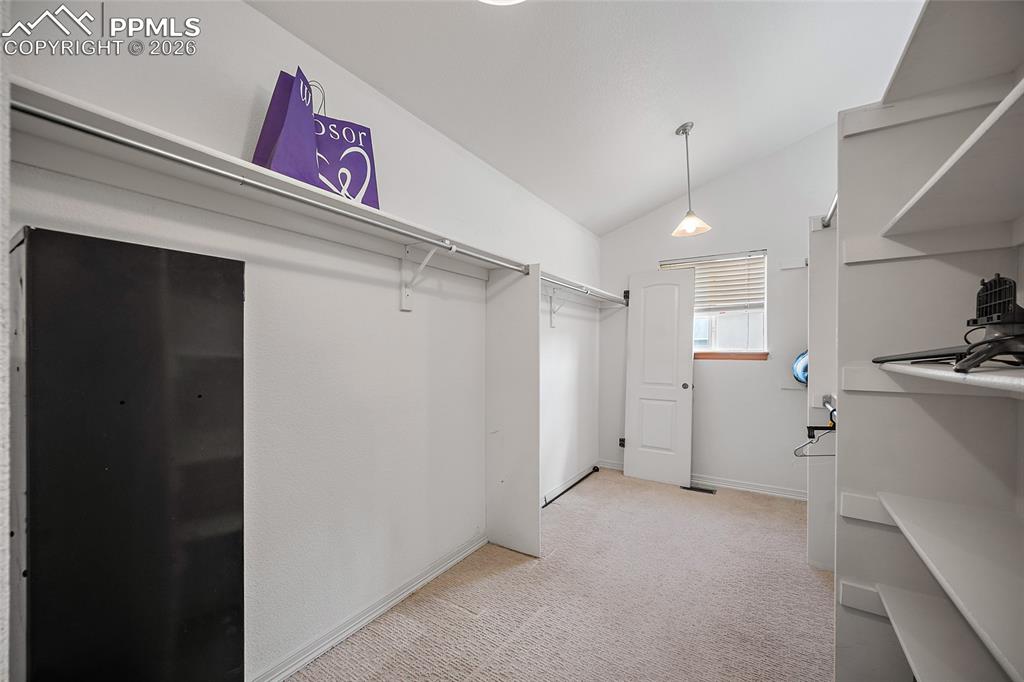 Image 32 of 45: Closet