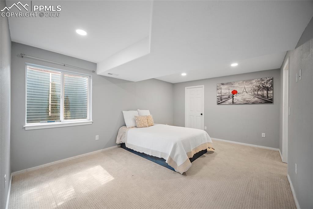 Image 39 of 45: Bedroom