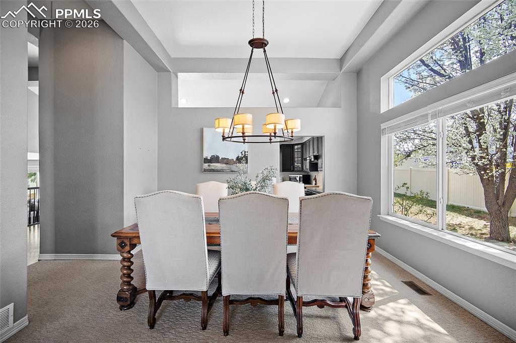 Image 8 of 45: Dining Area