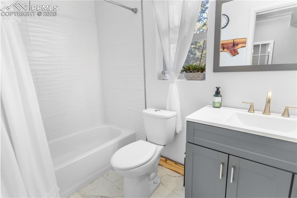 Image 22 of 29: Lower Level Bath