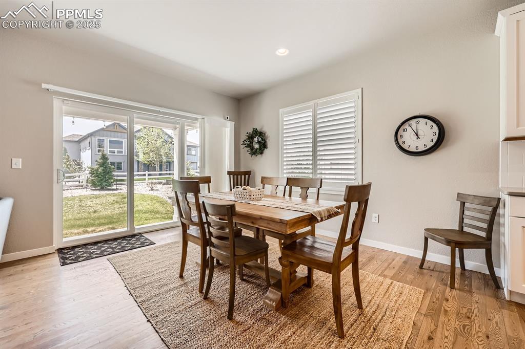 Image 10 of 27: Dining Area