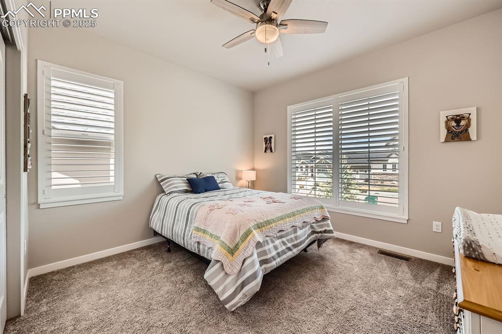 Image 15 of 27: Bedroom