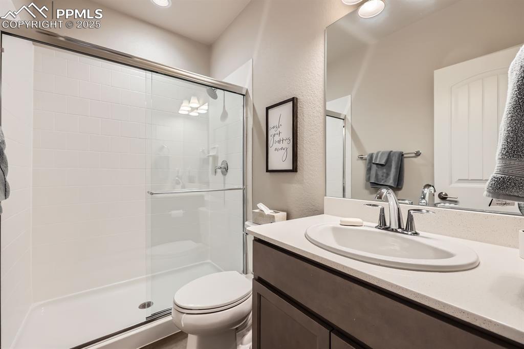 Image 18 of 27: Bathroom