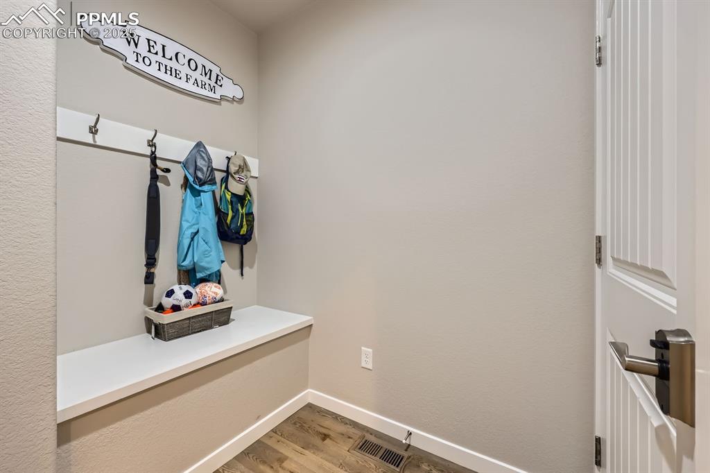 Image 24 of 27: Mud Room
