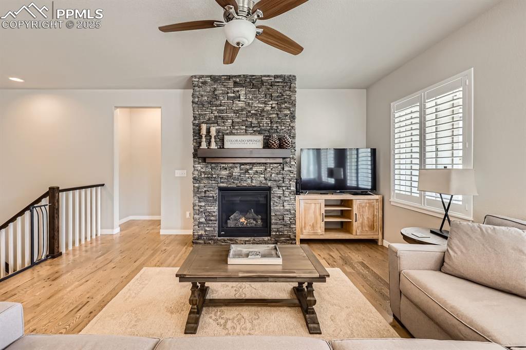 Image 6 of 27: Living Room