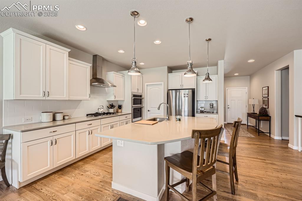 Image 7 of 27: Kitchen