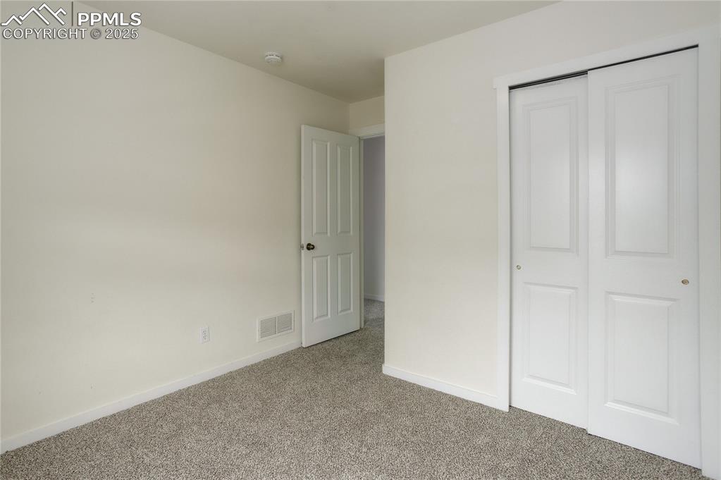 Image 23 of 30: Bedroom