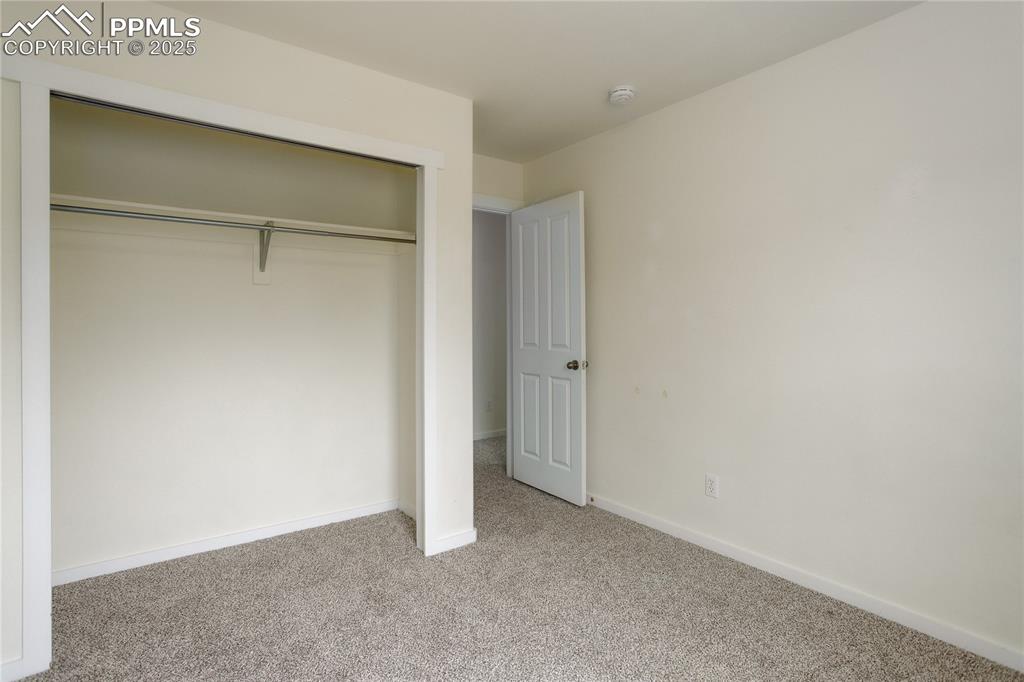 Image 25 of 30: Bedroom