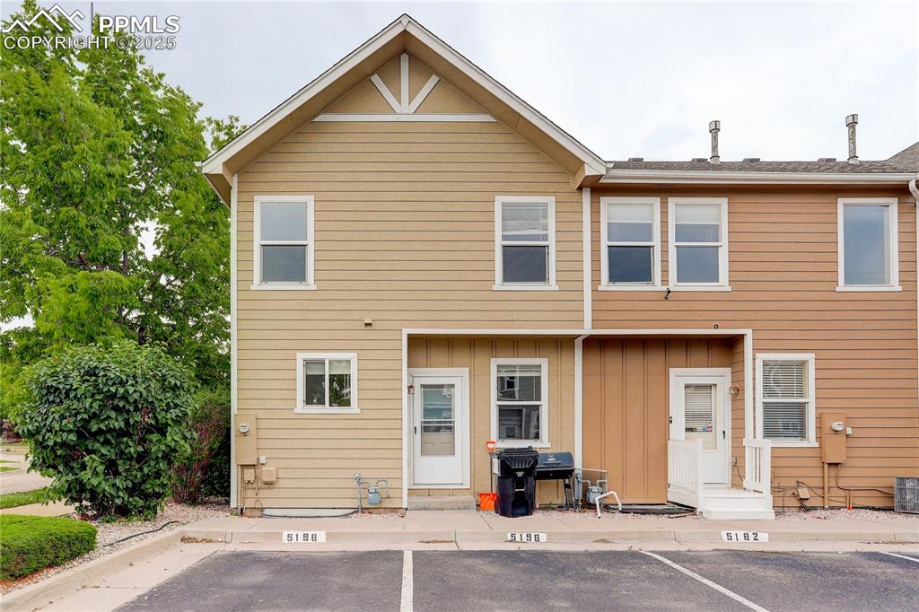 Image 28 of 30: Back of Structure