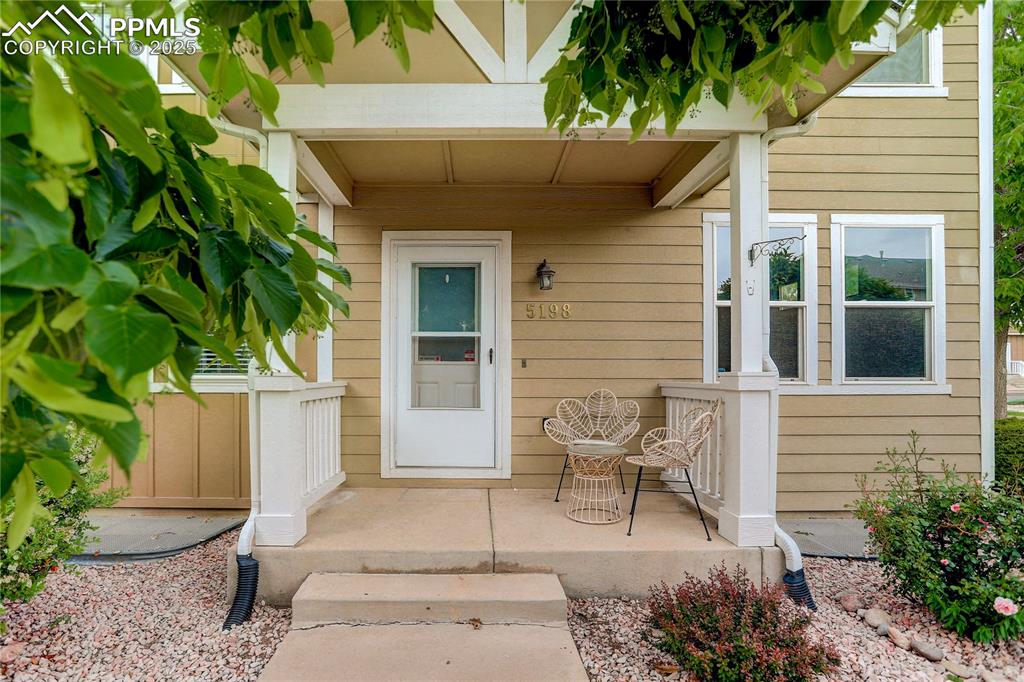 Image 3 of 30: Entry