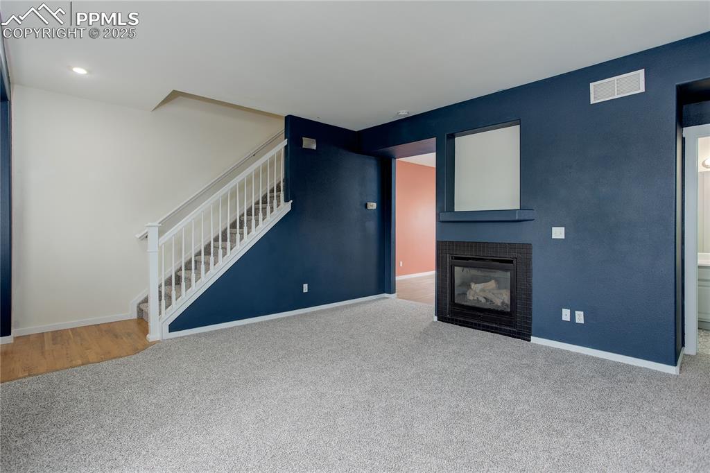 Image 5 of 30: Living Room