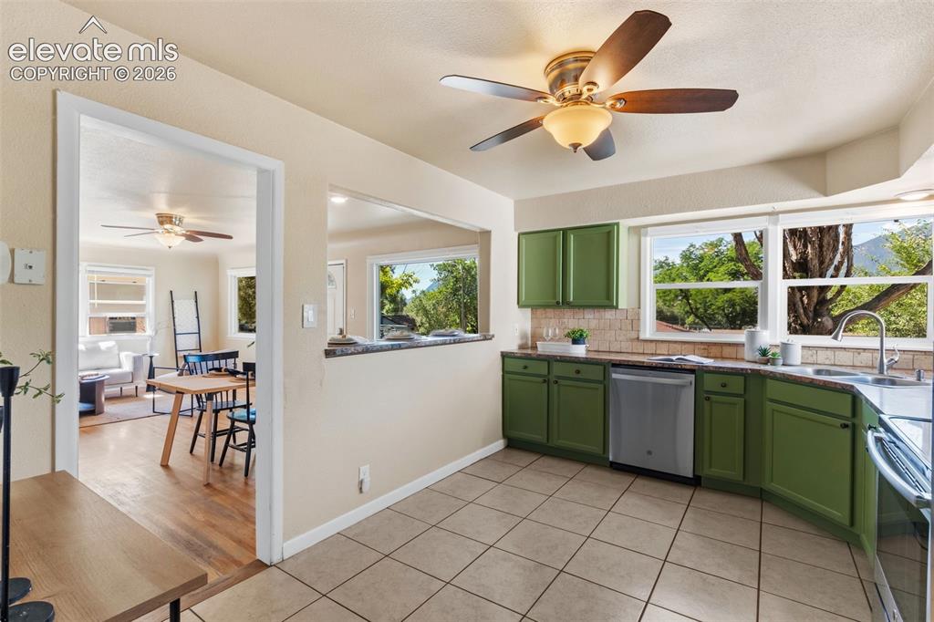 Image 11 of 47: Kitchen