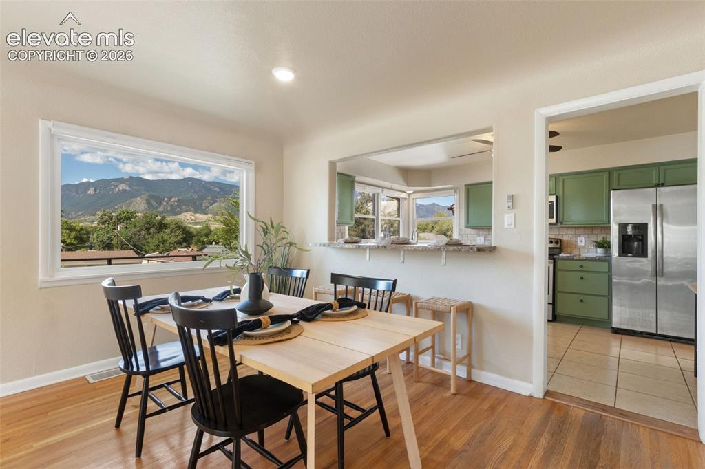 Image 14 of 47: Dining Area