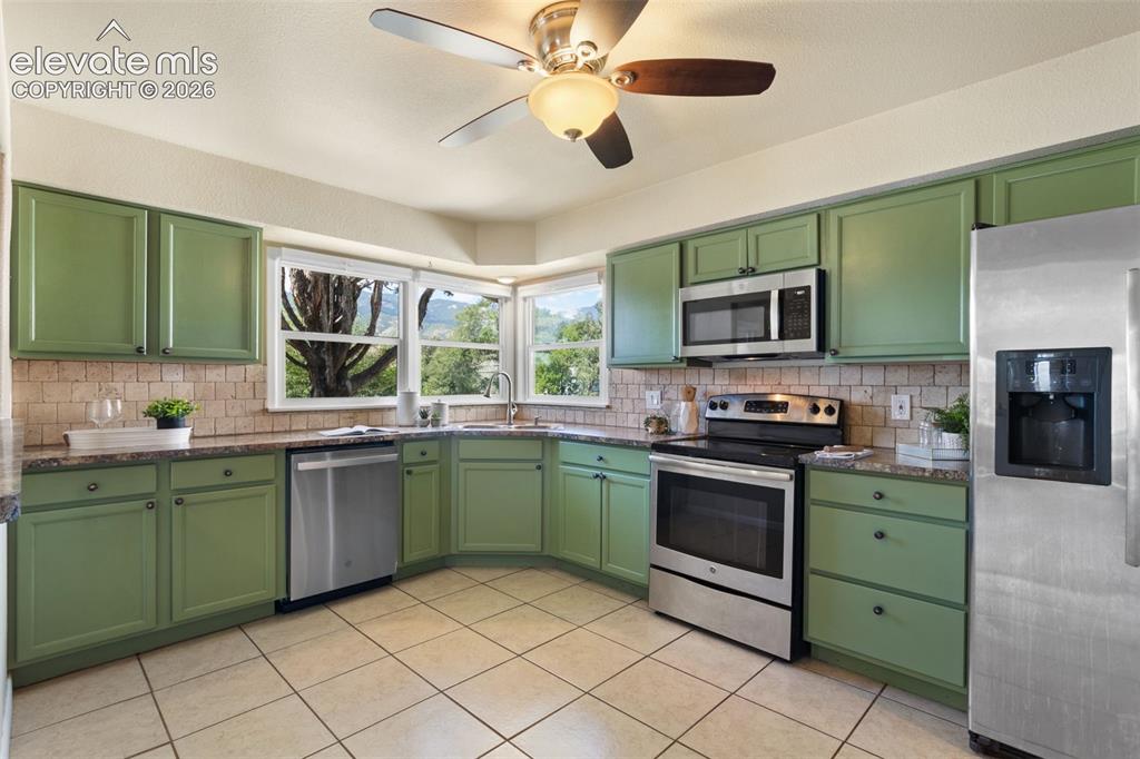 Image 6 of 47: Kitchen