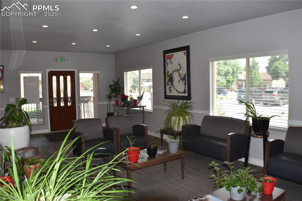 Image 5 of 10: Front Door and Lobby