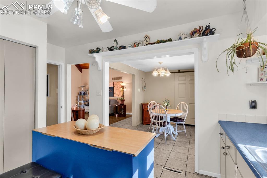 Image 20 of 48: Kitchen