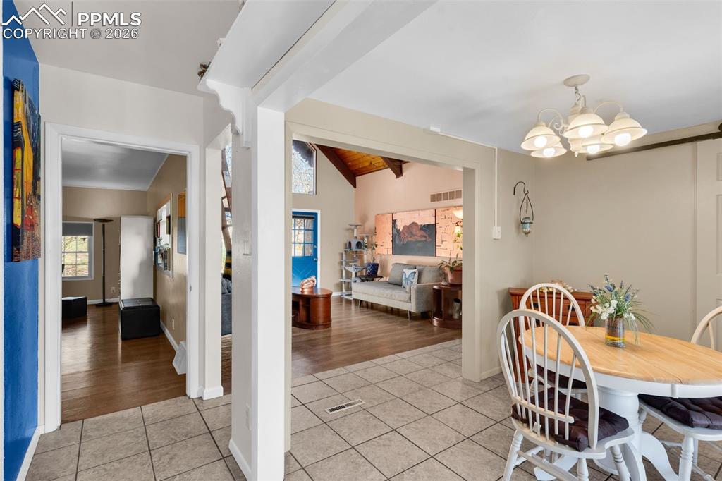 Image 21 of 48: Dining Area