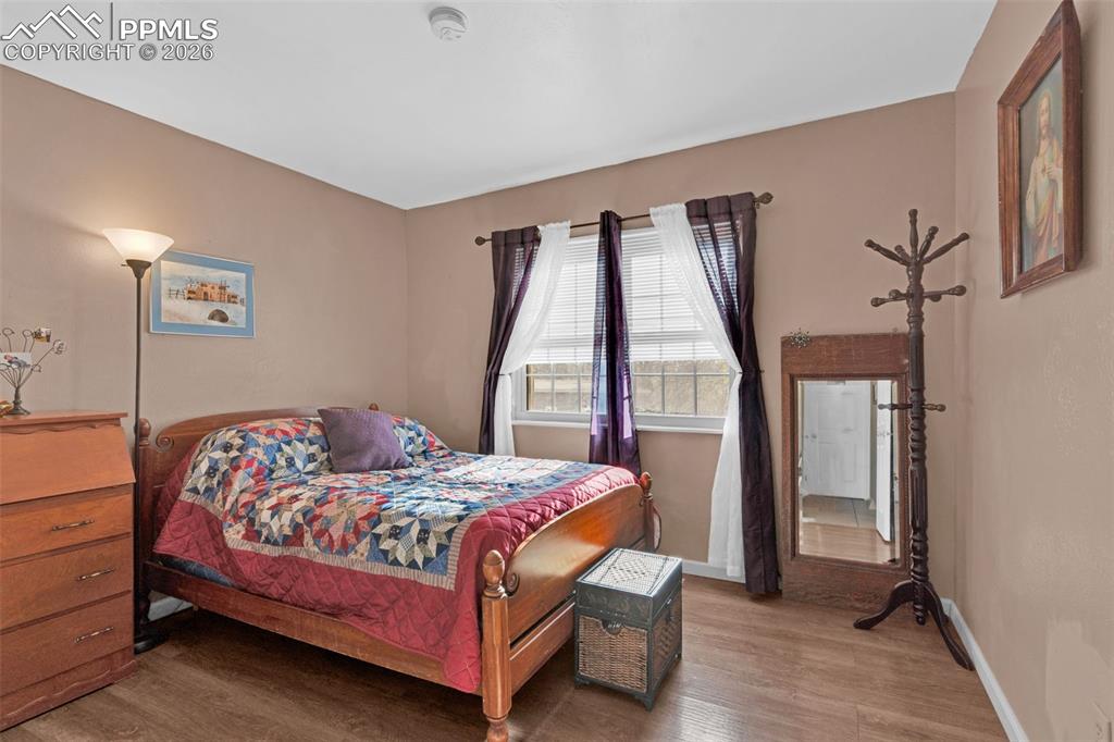 Image 29 of 48: Bedroom