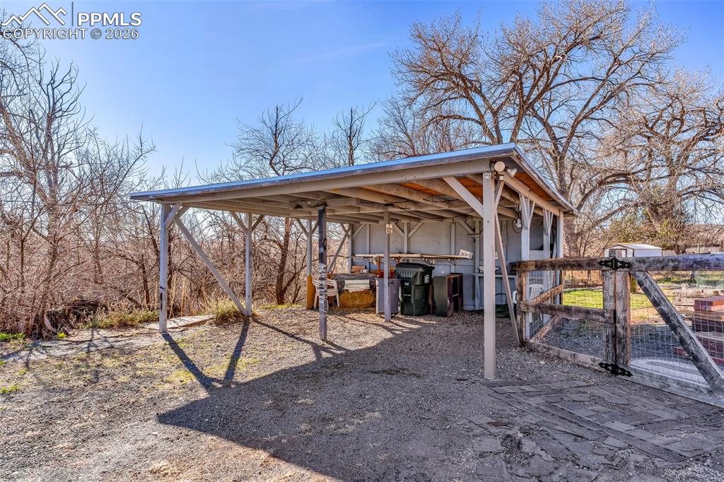 Image 41 of 48: Patio