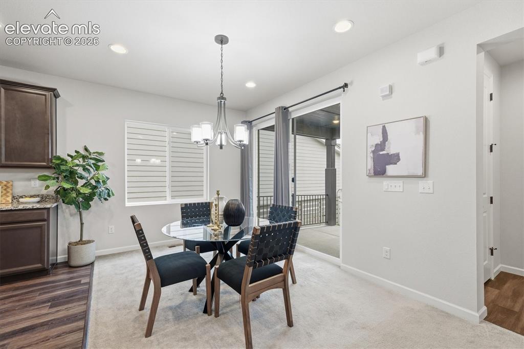 Image 10 of 50: Dining Area