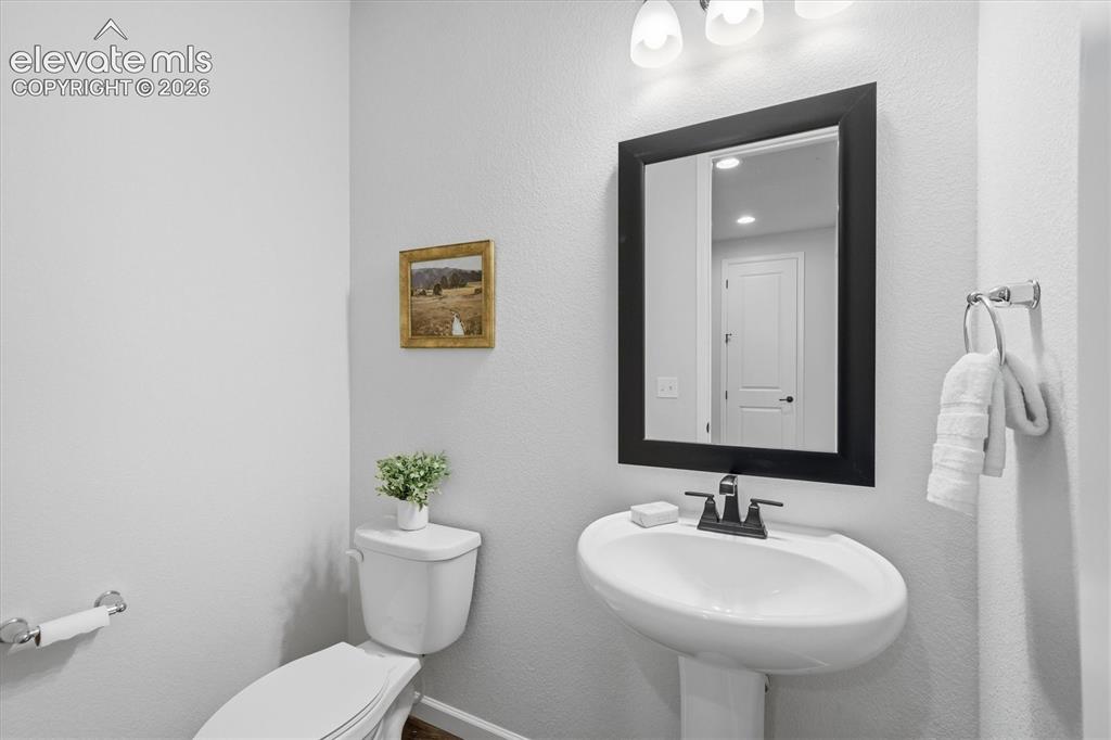 Image 18 of 50: Bathroom