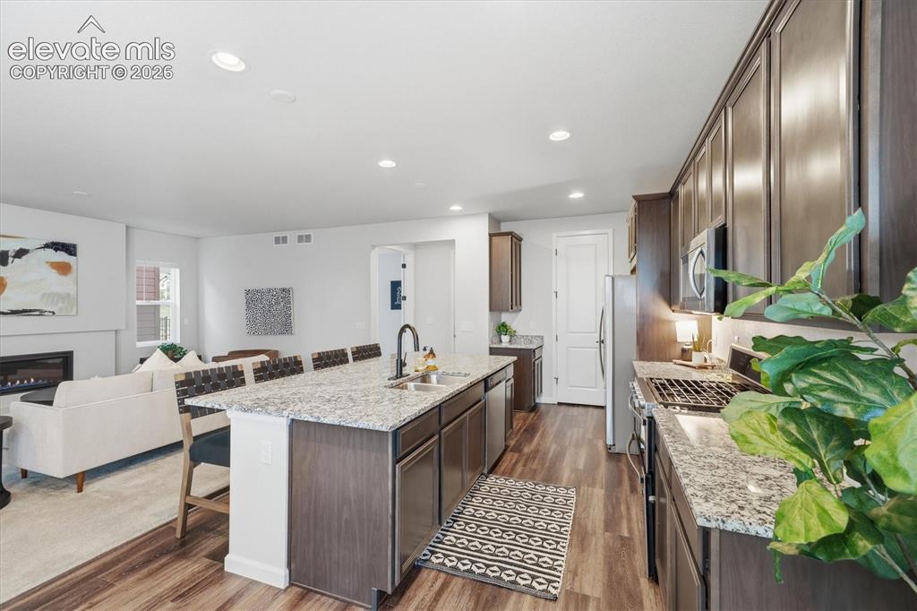 Image 9 of 50: Kitchen