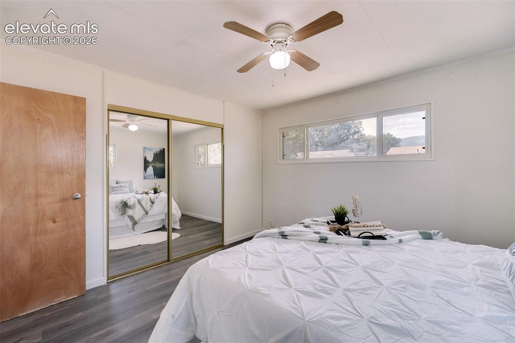 Image 14 of 29: Bedroom
