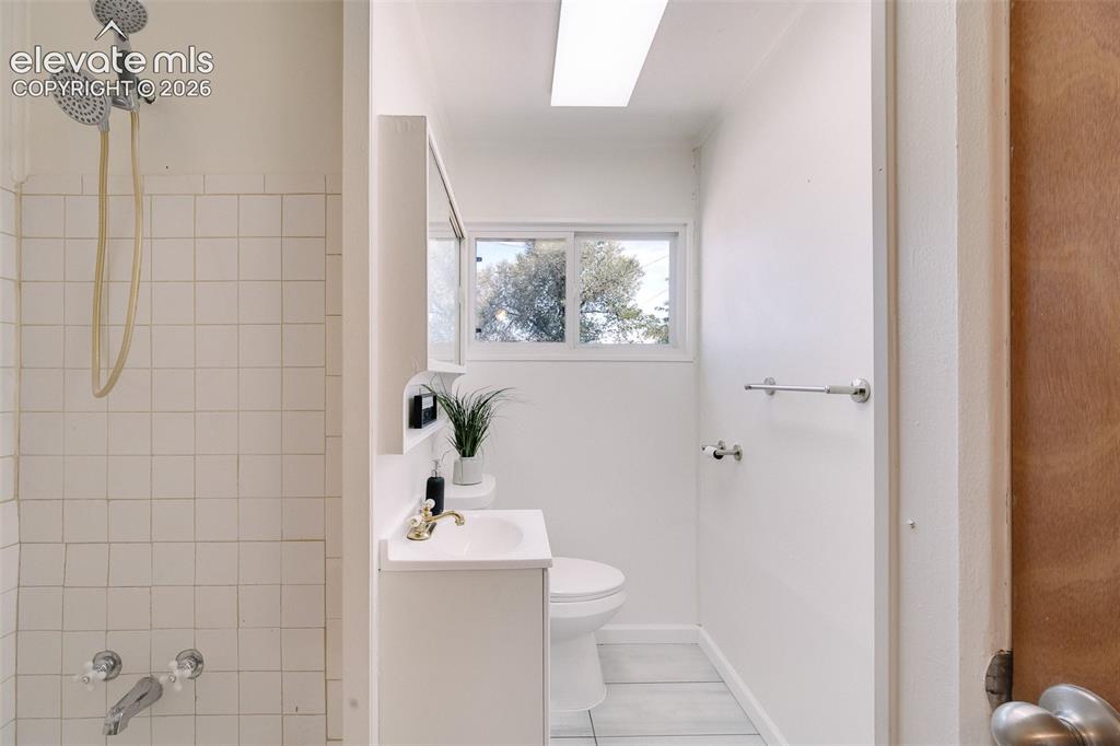 Image 15 of 29: Bathroom