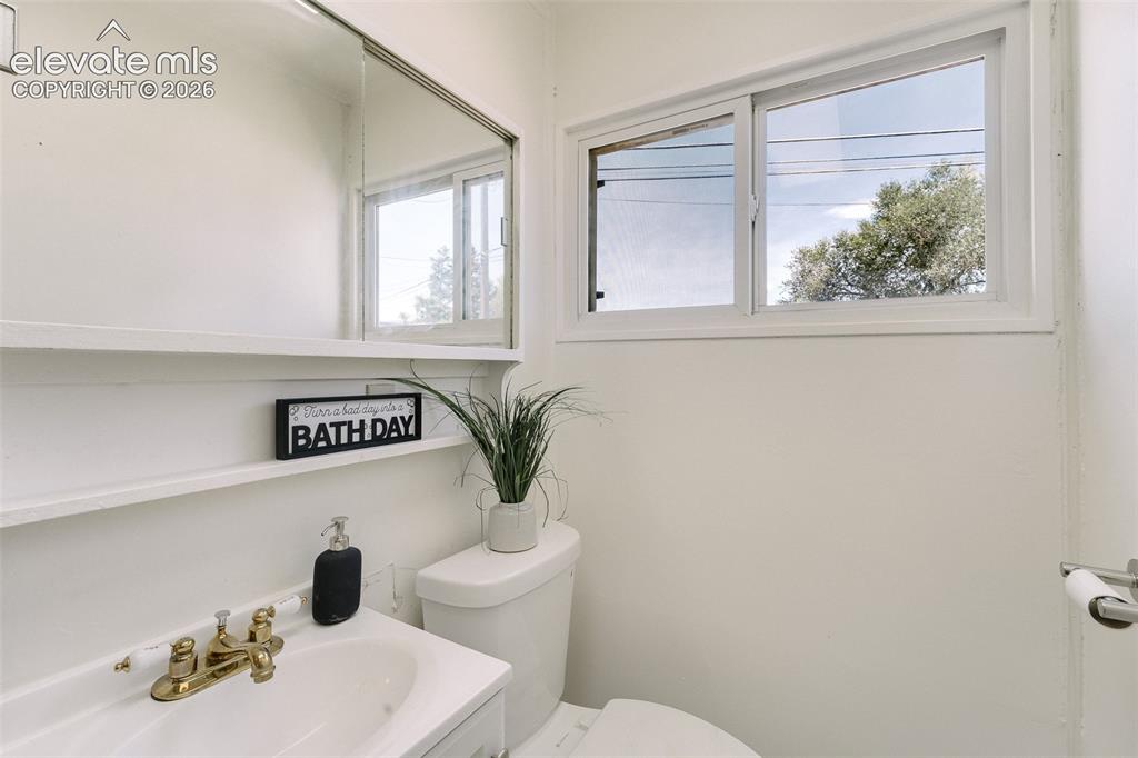 Image 16 of 29: Bathroom