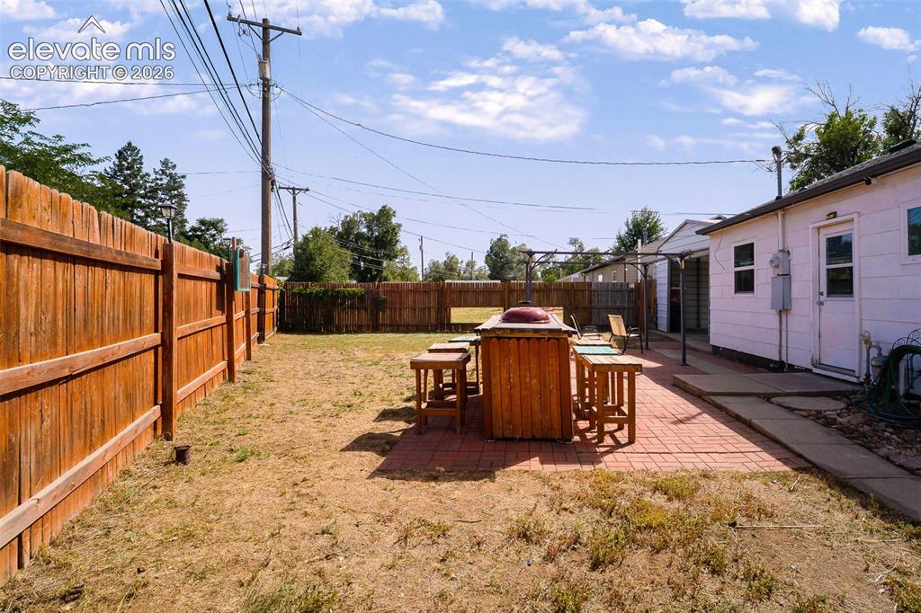 Image 22 of 29: Yard