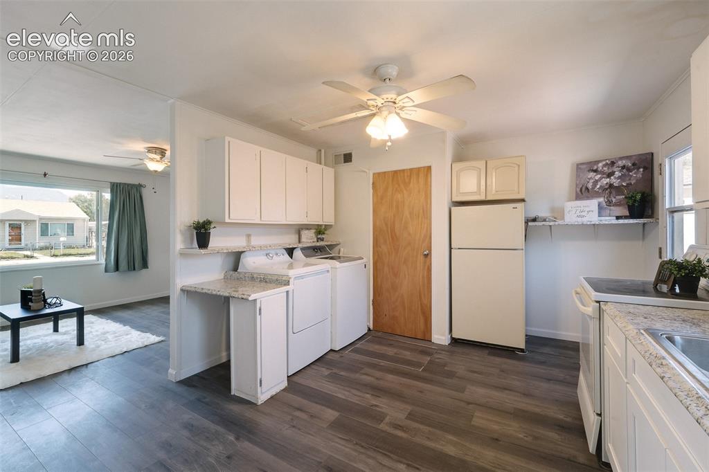 Image 7 of 29: Kitchen