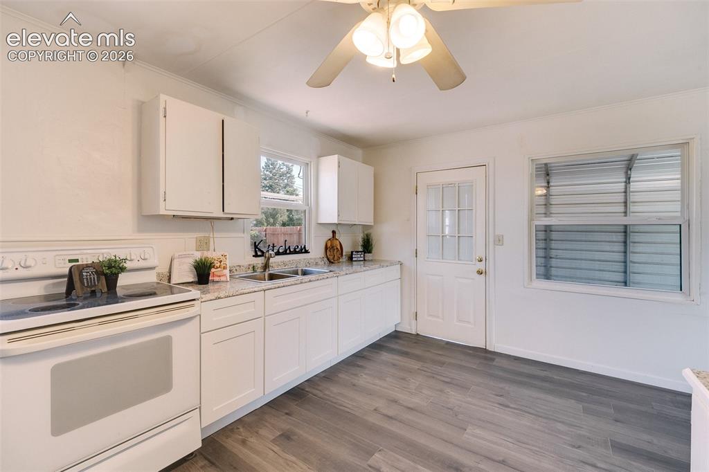 Image 9 of 29: Kitchen