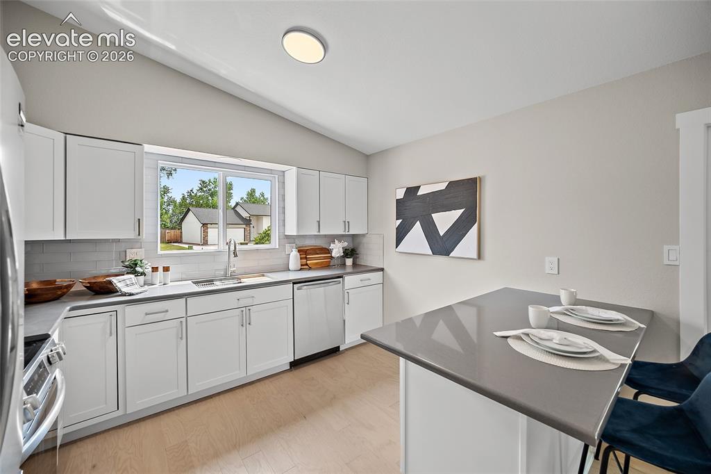 Image 10 of 42: Kitchen