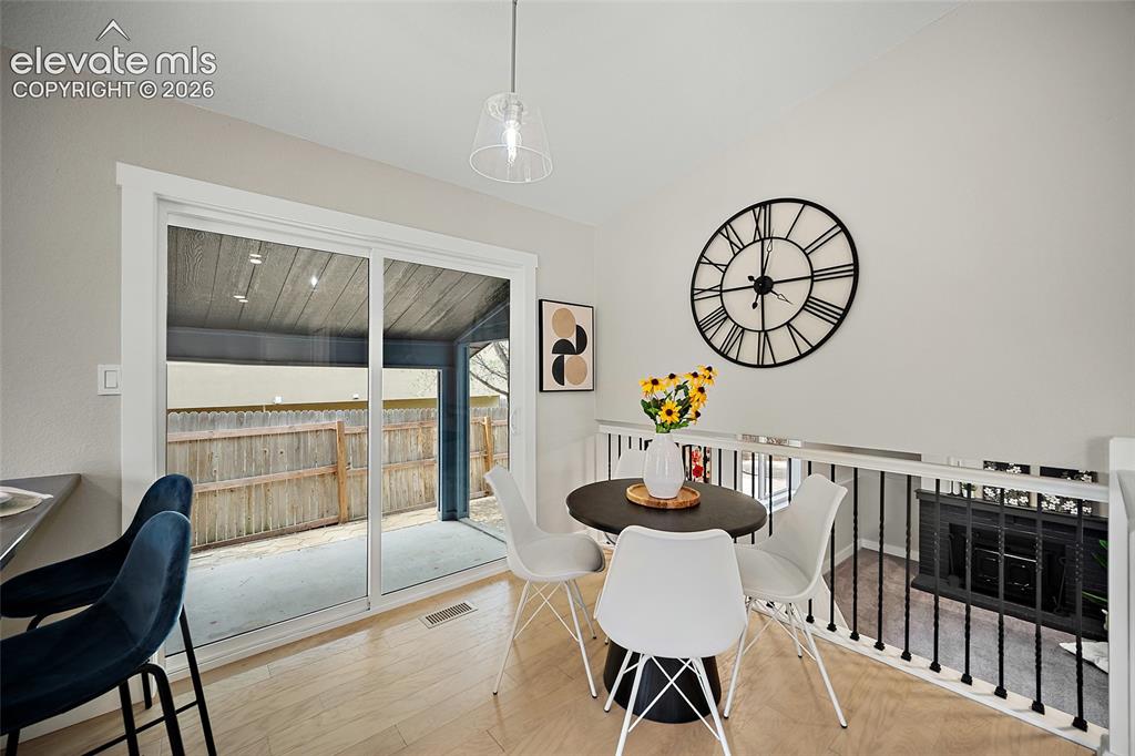 Image 7 of 42: Dining Area