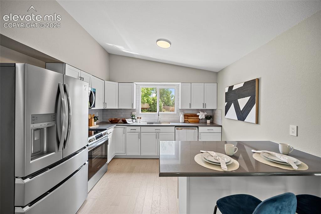 Image 8 of 42: Kitchen