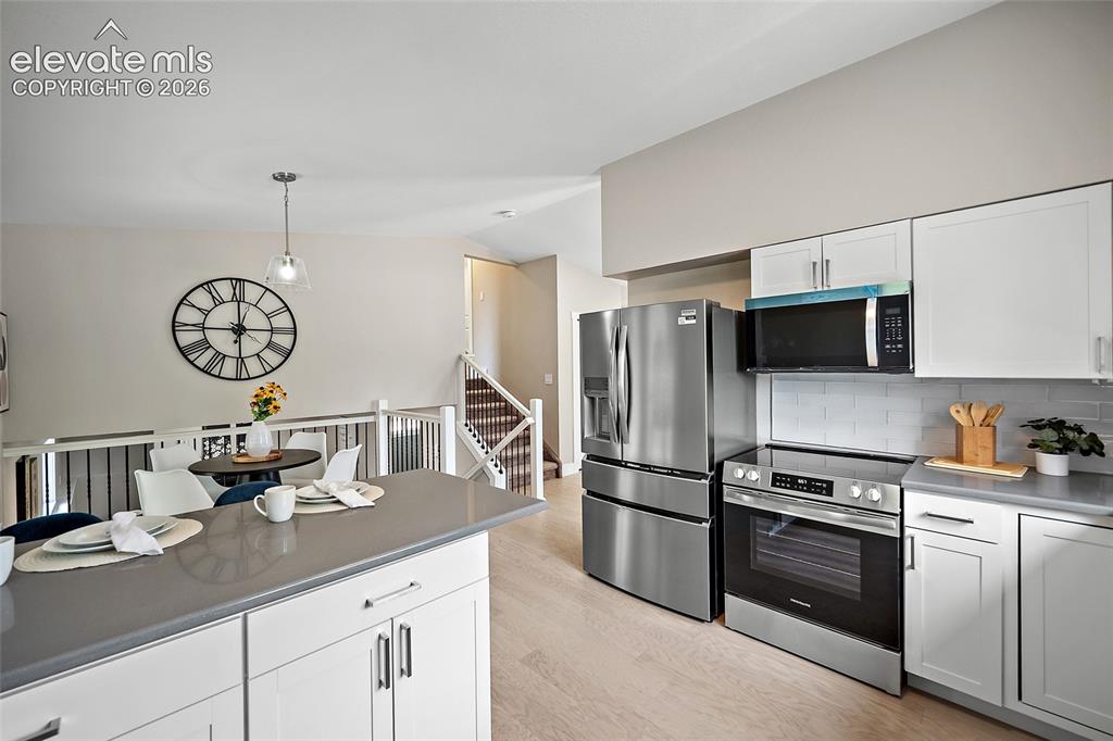 Image 9 of 42: Kitchen