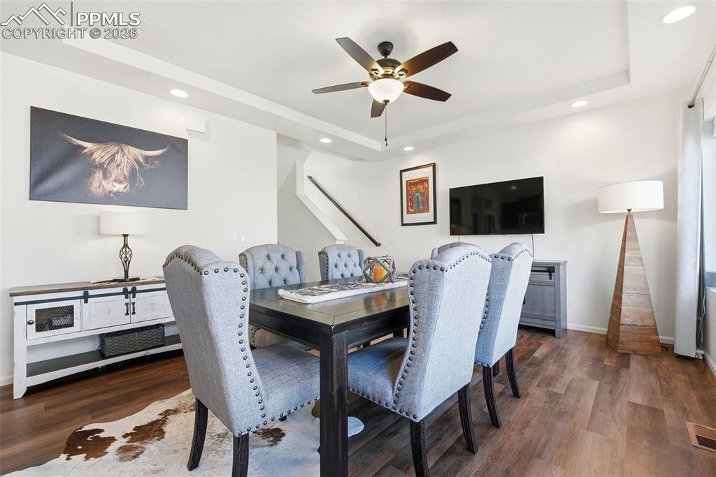 Image 12 of 48: Dining Area