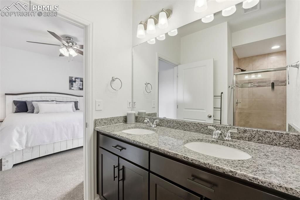 Image 23 of 48: Bathroom