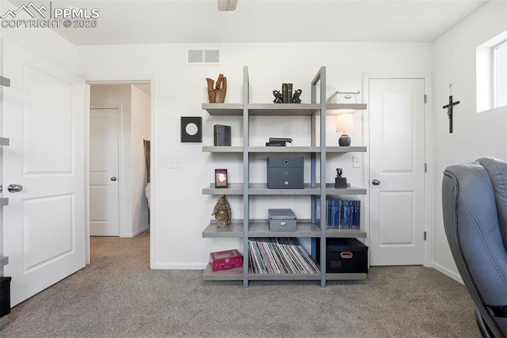 Image 28 of 48: Office