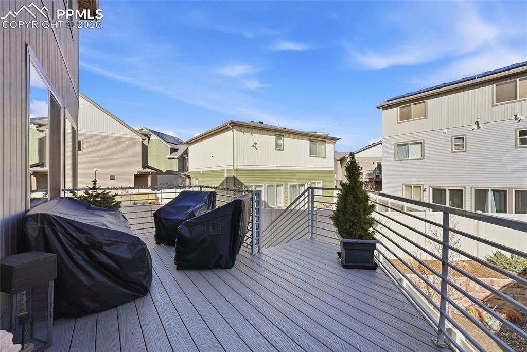 Image 33 of 48: Deck