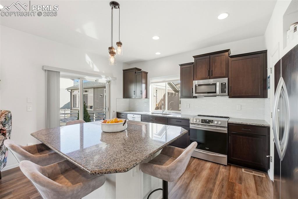 Image 7 of 48: Kitchen