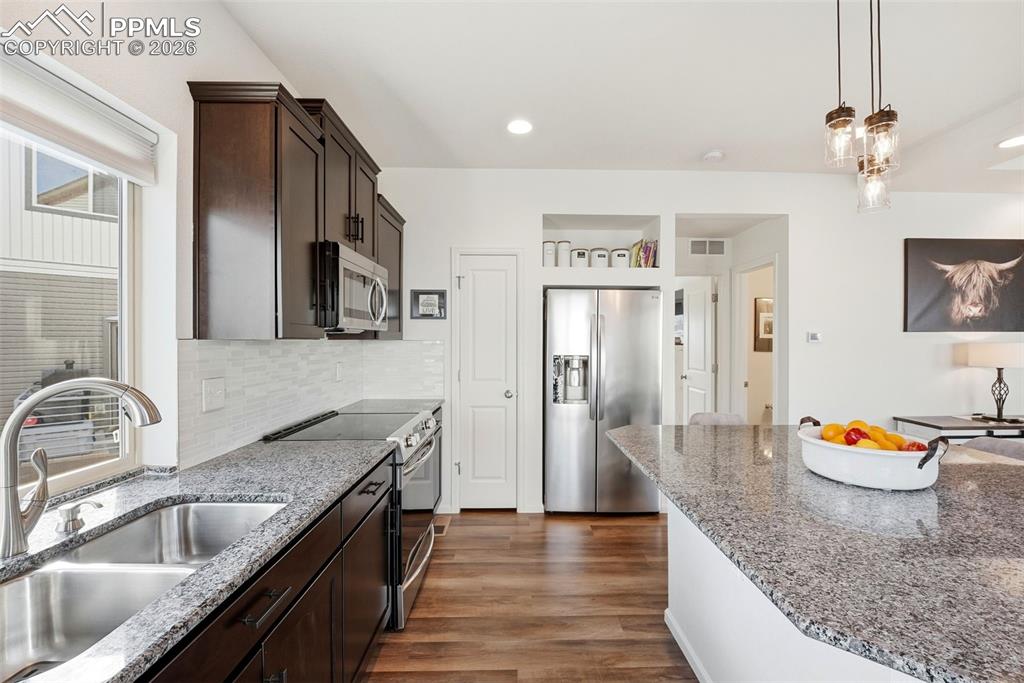 Image 9 of 48: Kitchen