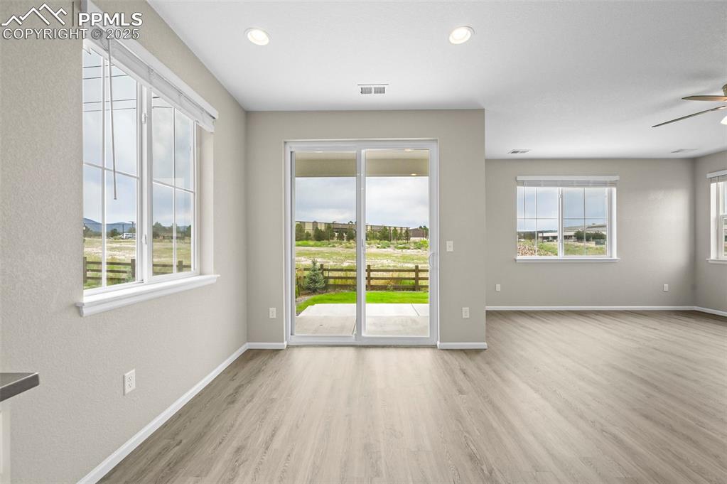 Image 14 of 47: Dining Area