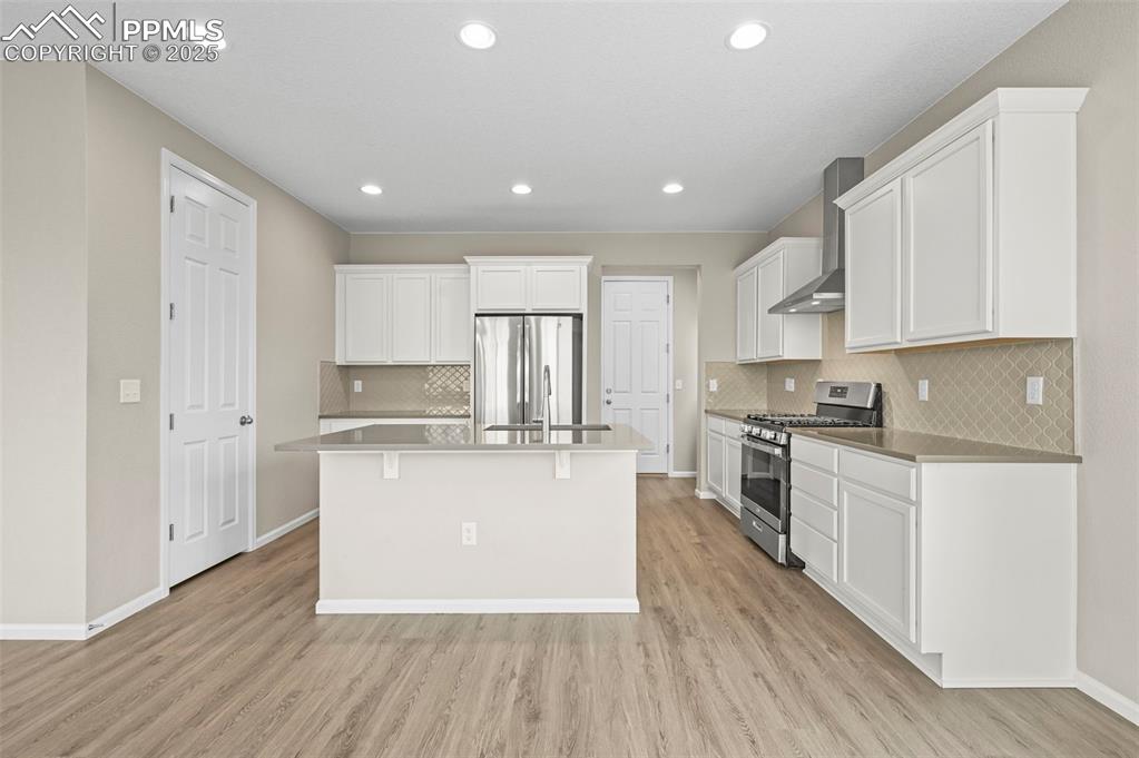 Image 15 of 47: Kitchen