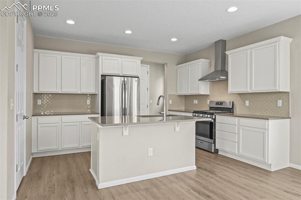 Image 16 of 47: Kitchen