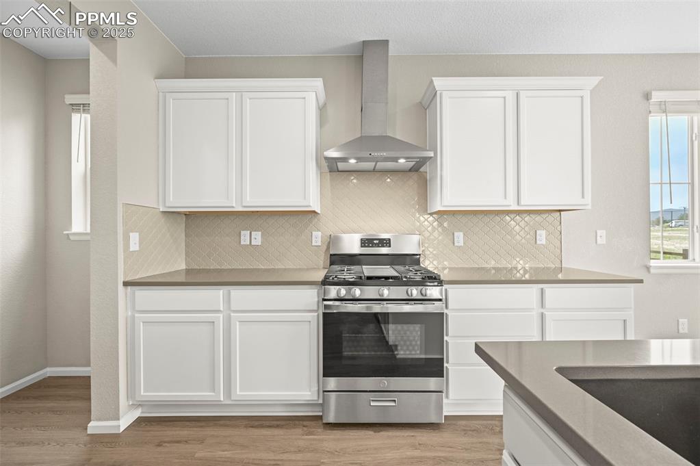 Image 18 of 47: Kitchen